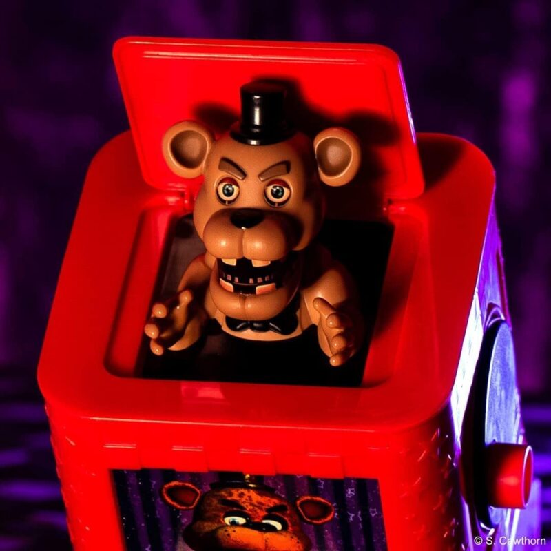 five-nights-at-freddys-scare-in-a-box-cheap.jpg