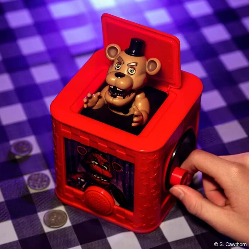 five-nights-at-freddys-scare-in-a-box-play.jpg